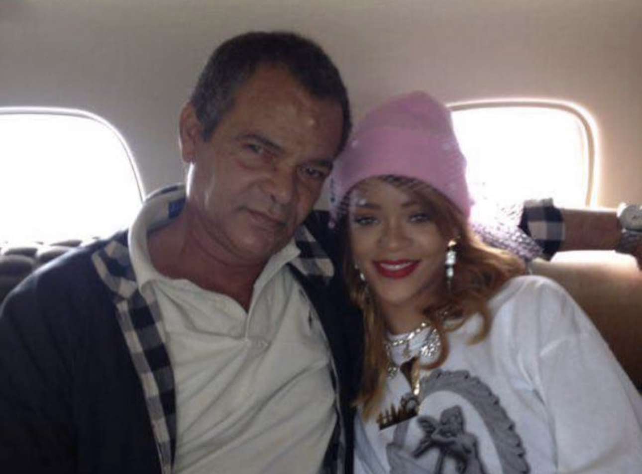 Fight between father & Rihanna?  Dad only found out about pregnancy on TV!
